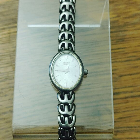 Citizen Watch Co Silver Tone Analog Oval Face Chain Link Band Japan Movement main image 4